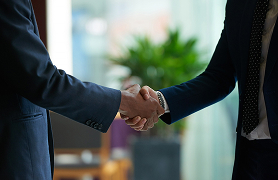 Zdjęcie uściśniętych dłoni