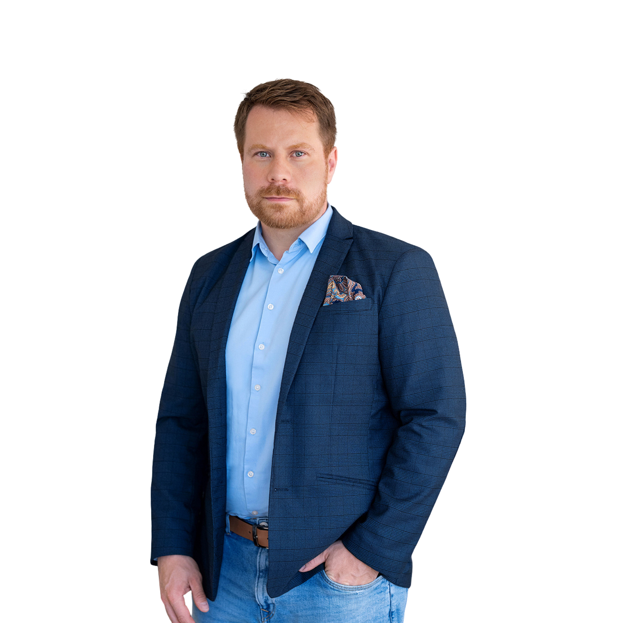 Mężczyzna w eleganckiej koszuli i granatowej marynarce