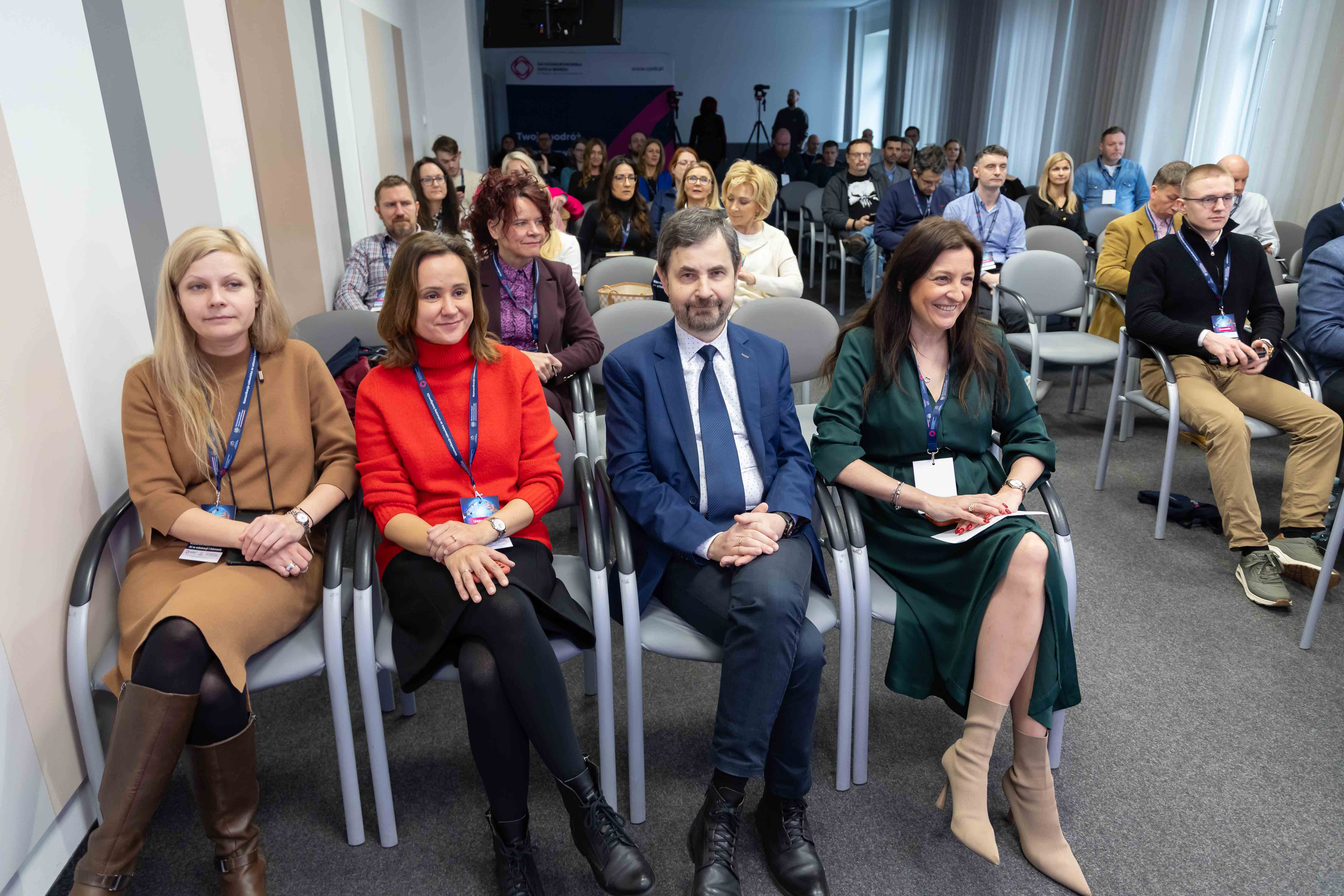 Uczestnicy konferencji AI w edukacji i biznesie, podczas prelekcji